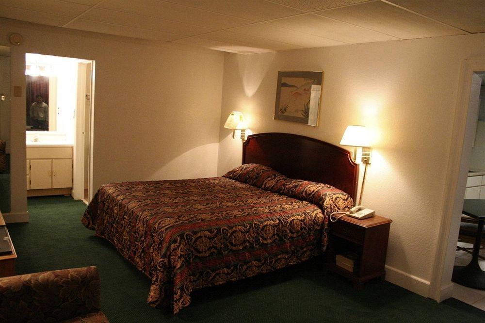 Budget Inn - Charlotte Bagian luar foto